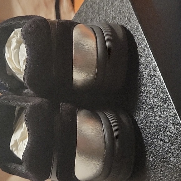 Chanel CC logo sneaker size 37.5 - Picture 8 of 14